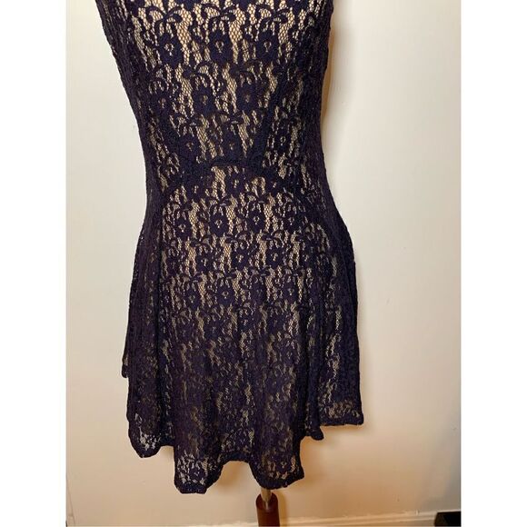 Blue lace dress size small form fitting - Picture 2 of 4